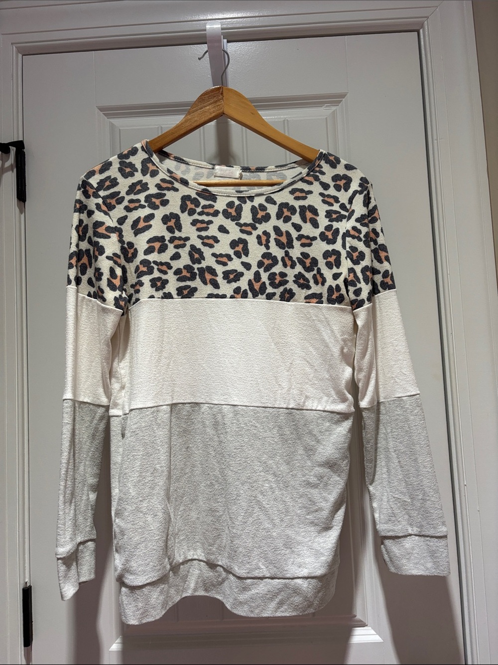 Leopard Colorblock Long Sleeve Pullover - Cream & Taupe